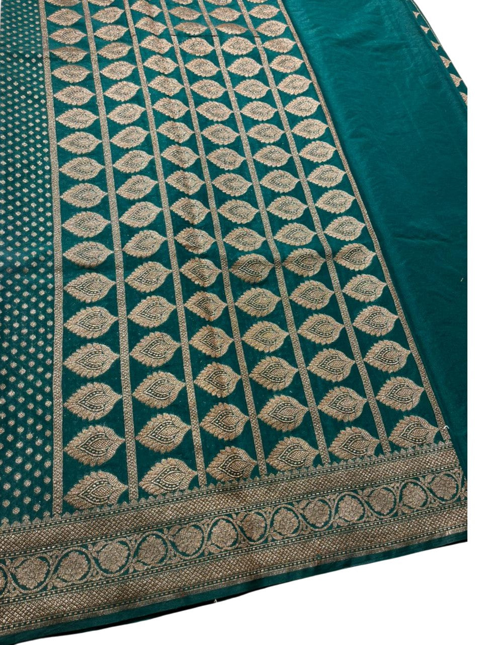 Southloom  Munga Silk Saree with Woven Work on Body and Borders (Green)