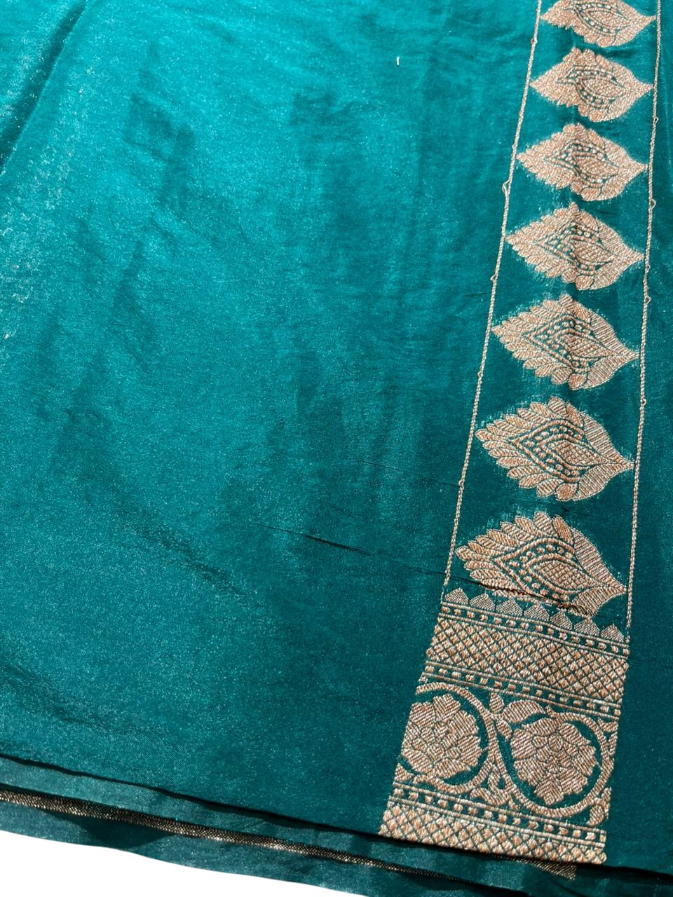 Southloom  Munga Silk Saree with Woven Work on Body and Borders (Green)