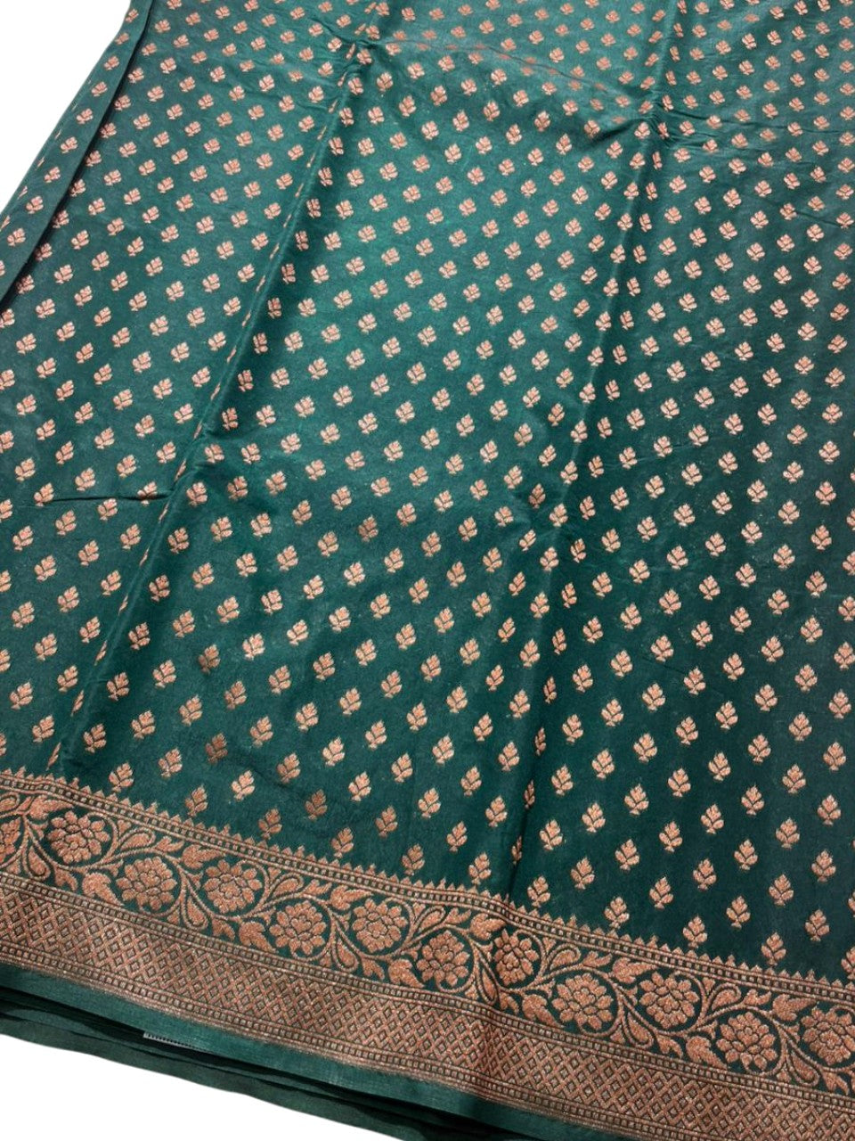Southloom  Munga Silk Saree with Woven Work on Body and Borders (Green)