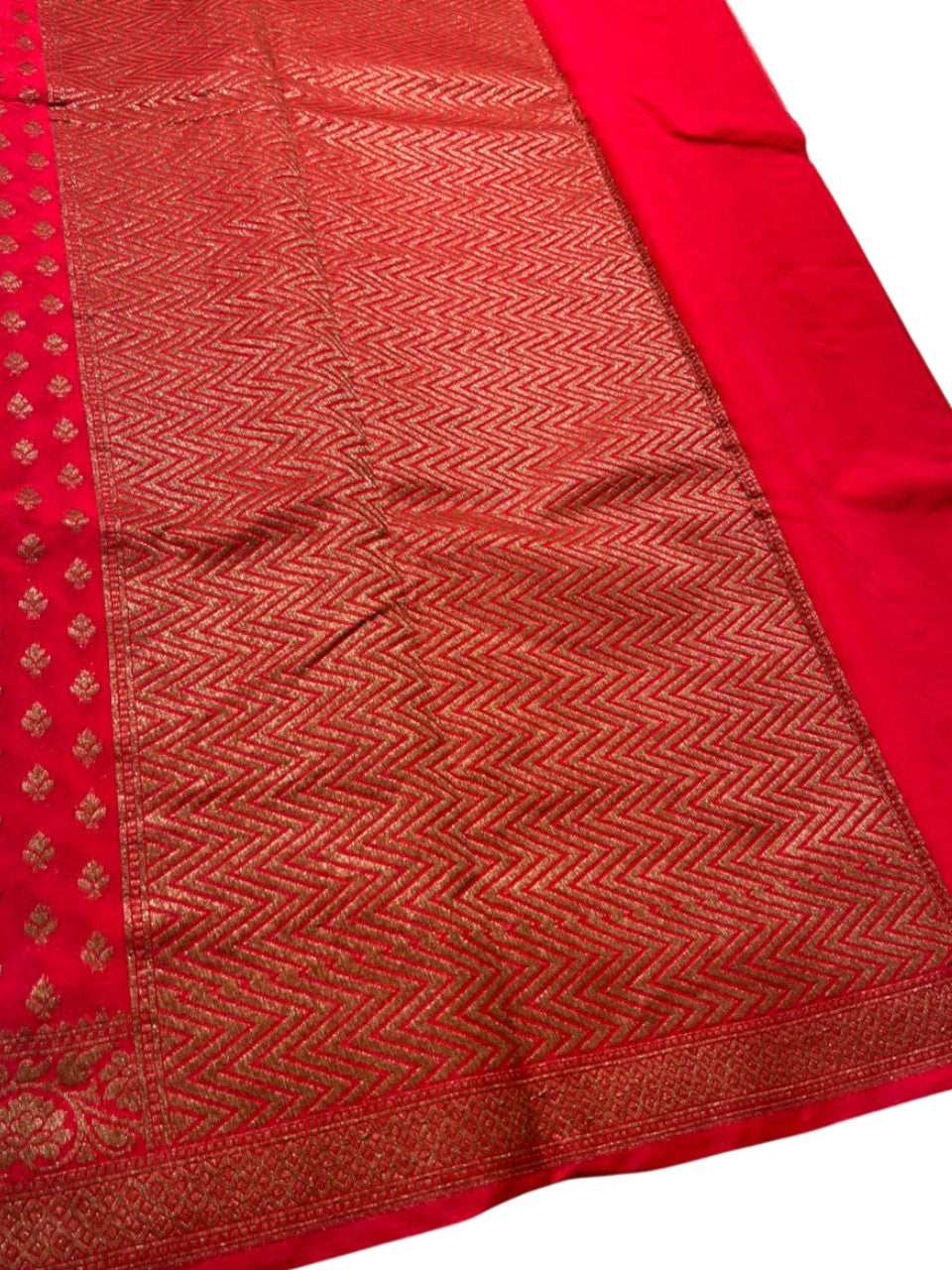 Southloom  Munga Silk Saree with Woven Work on Body and Borders (Redish Pink)