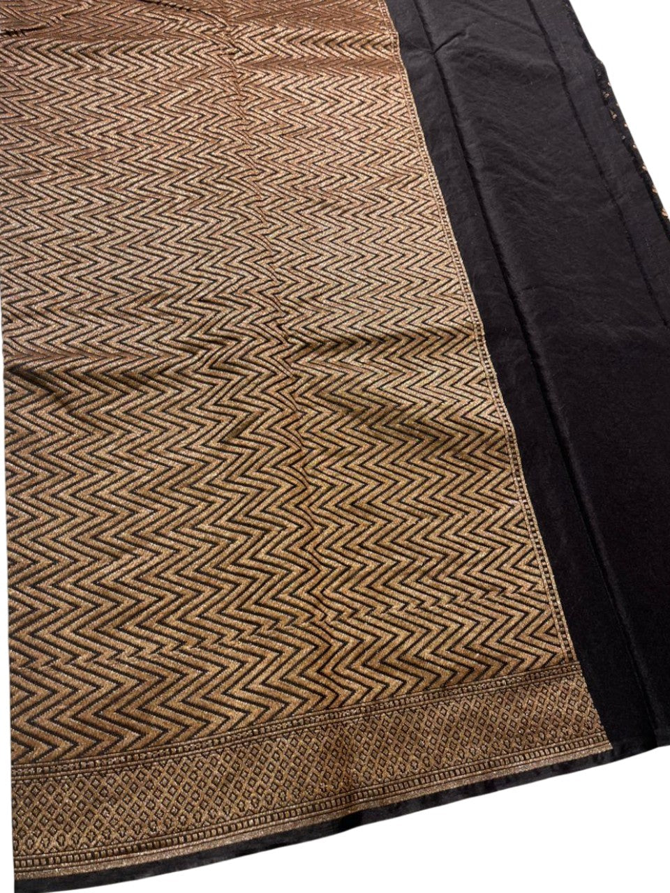 Southloom  Munga Silk Saree with Woven Work on Body and Borders (Black)