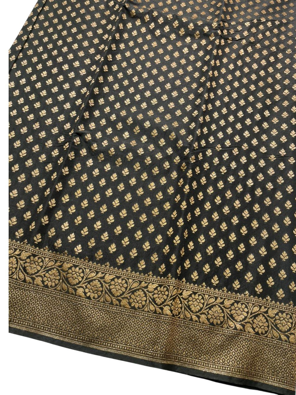 Southloom  Munga Silk Saree with Woven Work on Body and Borders (Black)