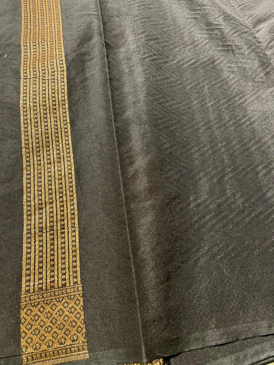 Southloom  Munga Silk Saree with Woven Work on Body and Borders (Black)