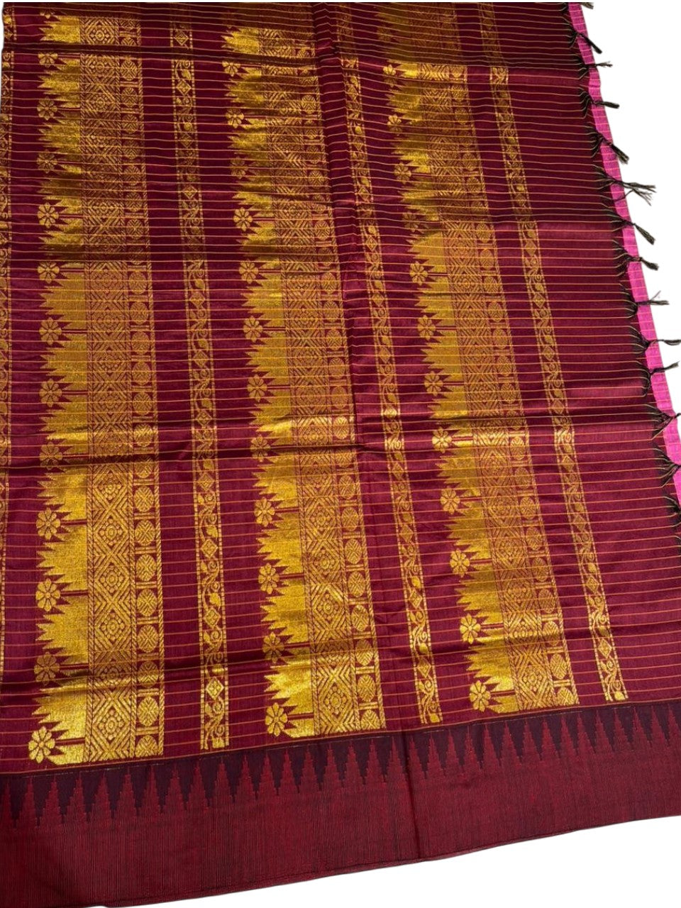 Southloom Kalyani Cotton check Saree In Onion Pink And Maroon With Woven Work on the Body and Borders