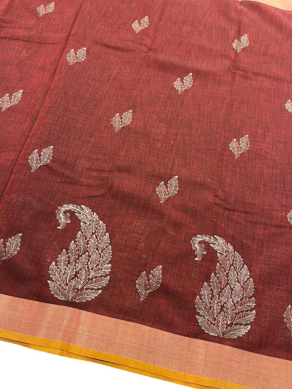 Southloom Kerala Linen Cotton Saree With Embroidery Work On the Body With Maroon And Blue
