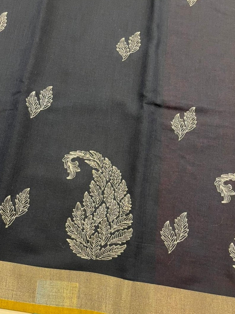 Southloom Kerala Linen Cotton Saree With Embroidery Work On the Body With Blue And Maroon