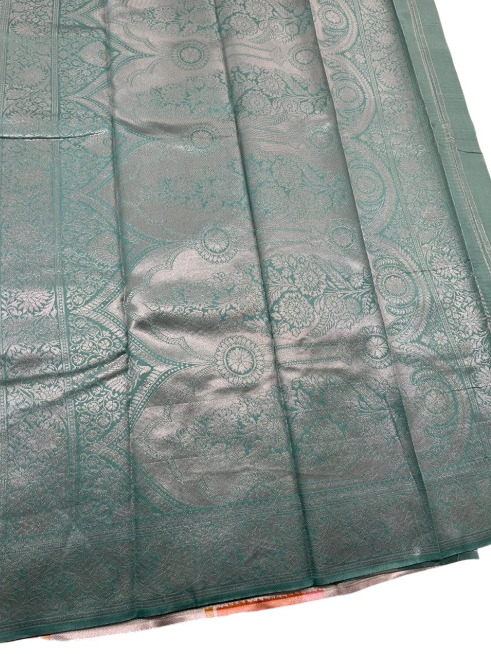 Southloom Kerala Tissue Silk With Butta Work On the Body