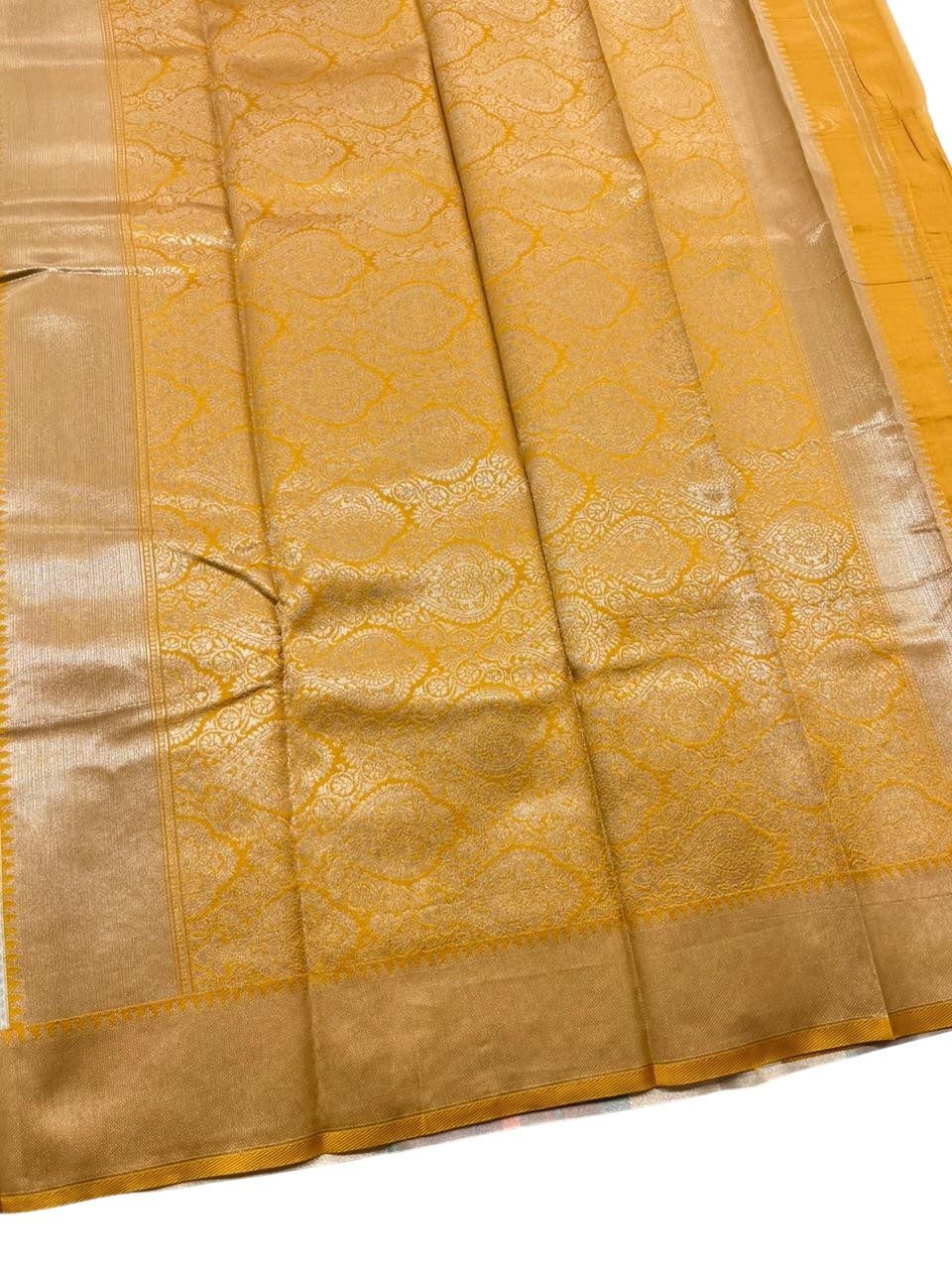 Southloom Kerala Tissue Silk With Butta Work On the Body