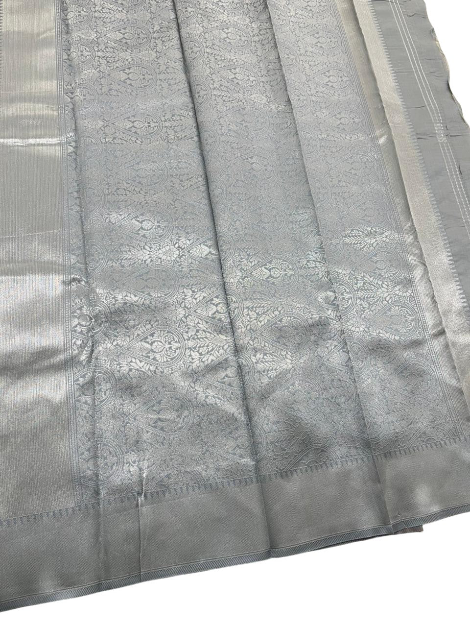 Southloom Kerala Tissue Silk With Butta Work On the Body