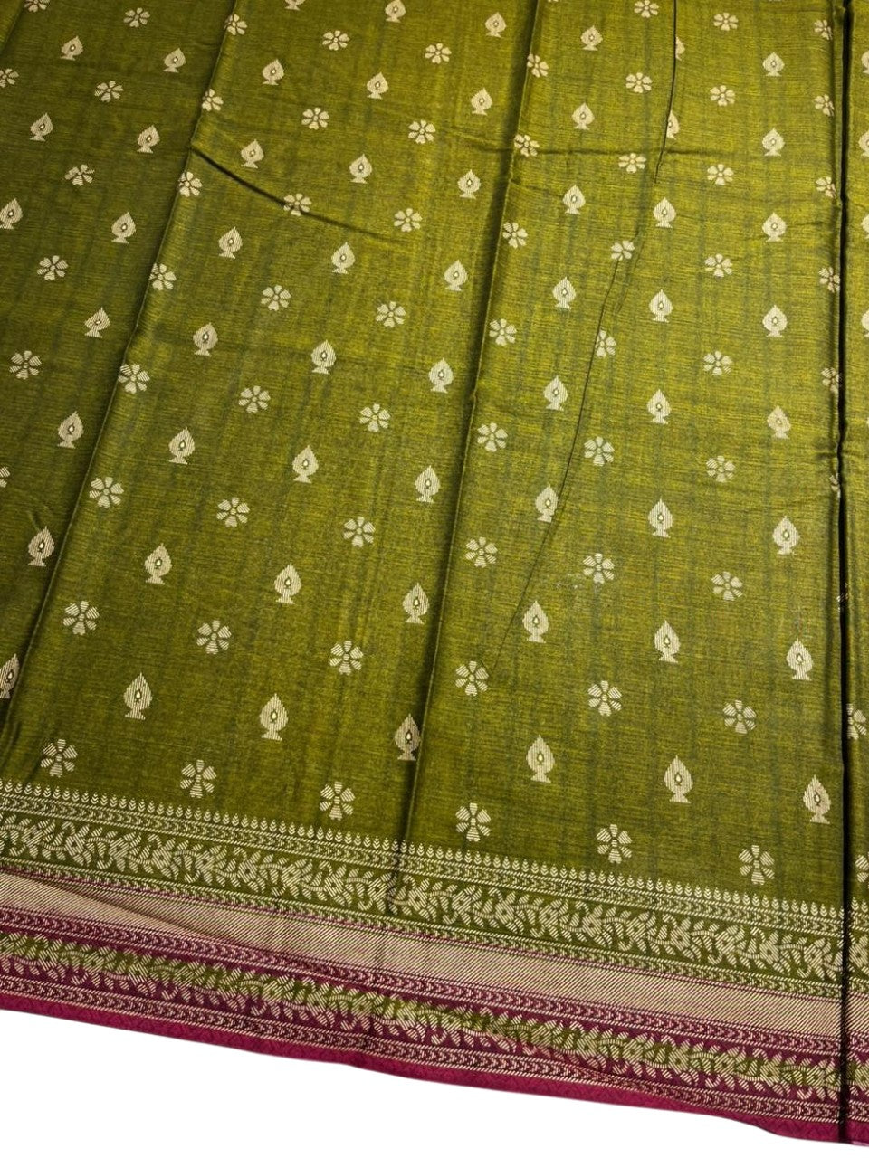 Southloom Muslin Cotton Saree With Floral Prints on the Body and Borders
