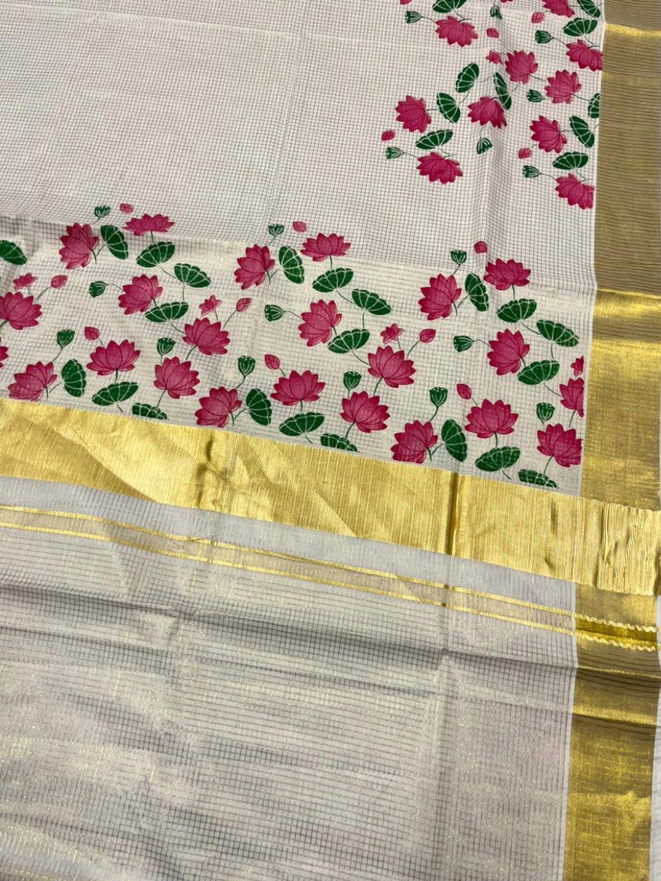 Southloom Kerala Cotton Microcheck Saree with Digital Print Lotus Design SL342