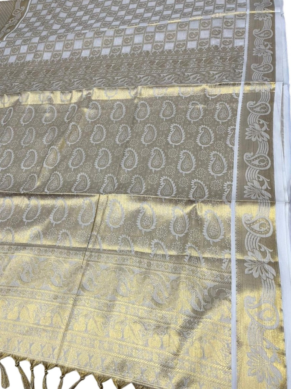 Southloom Kerala Pure Cotton Saree with Peacock Woven Work on Body SL441