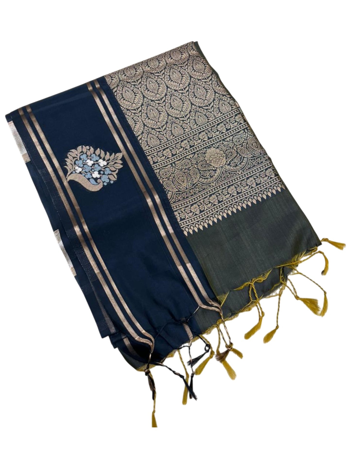 Southloom Semi Soft Silk Saree with Butta Works Across Body And Borders In Green