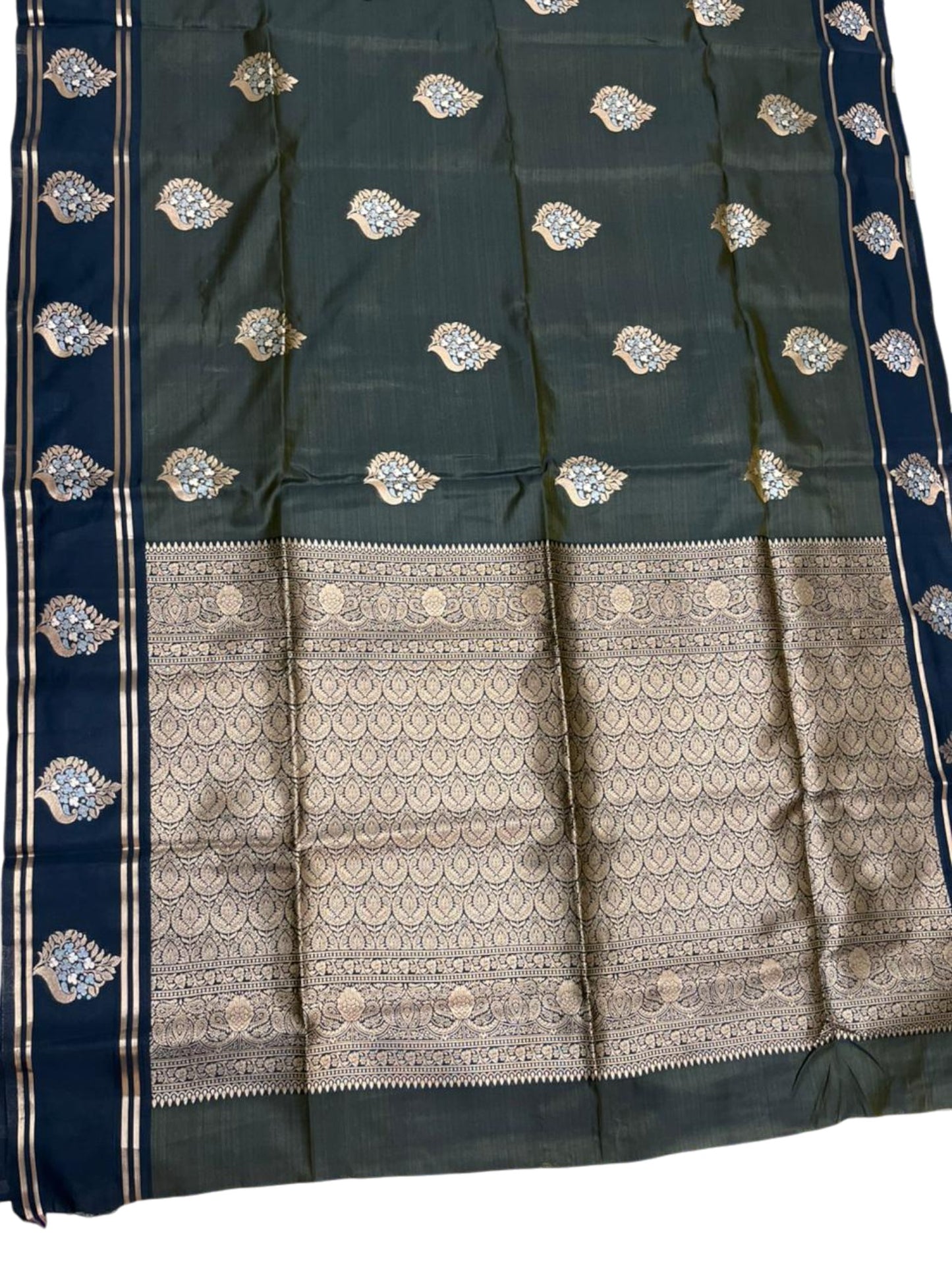 Southloom Semi Soft Silk Saree with Butta Works Across Body And Borders In Green