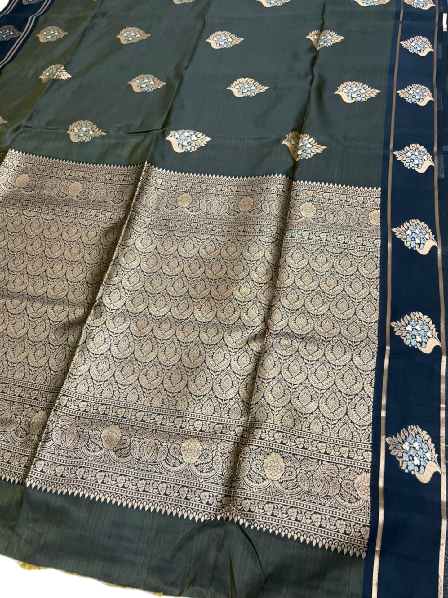 Southloom Semi Soft Silk Saree with Butta Works Across Body And Borders In Green