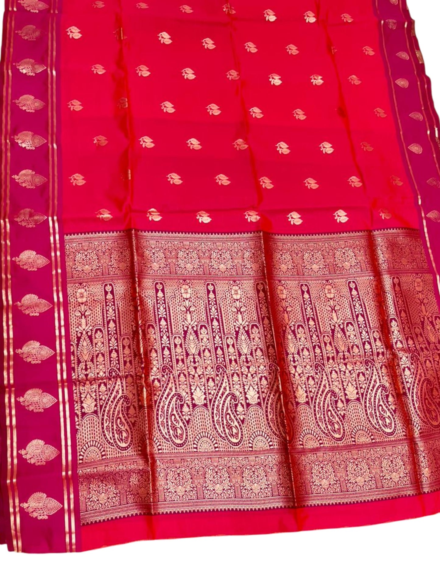 Southloom Semi Soft Silk Saree with Butta Works Across Body And Borders In Pink And Magenta