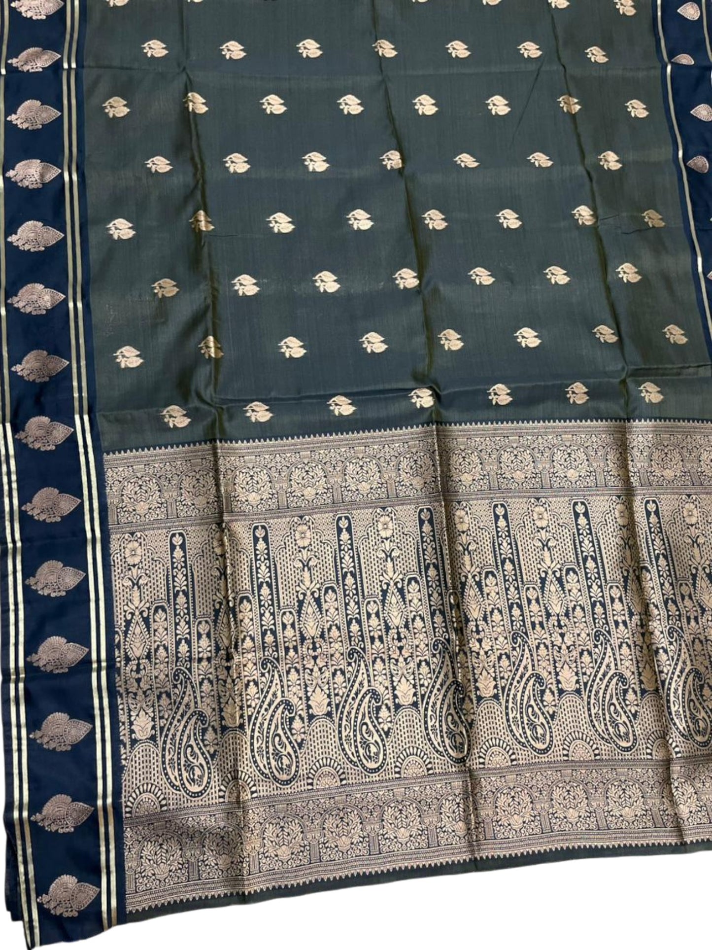 Southloom Semi Soft Silk Saree with Butta Works Across Body And Borders In Green
