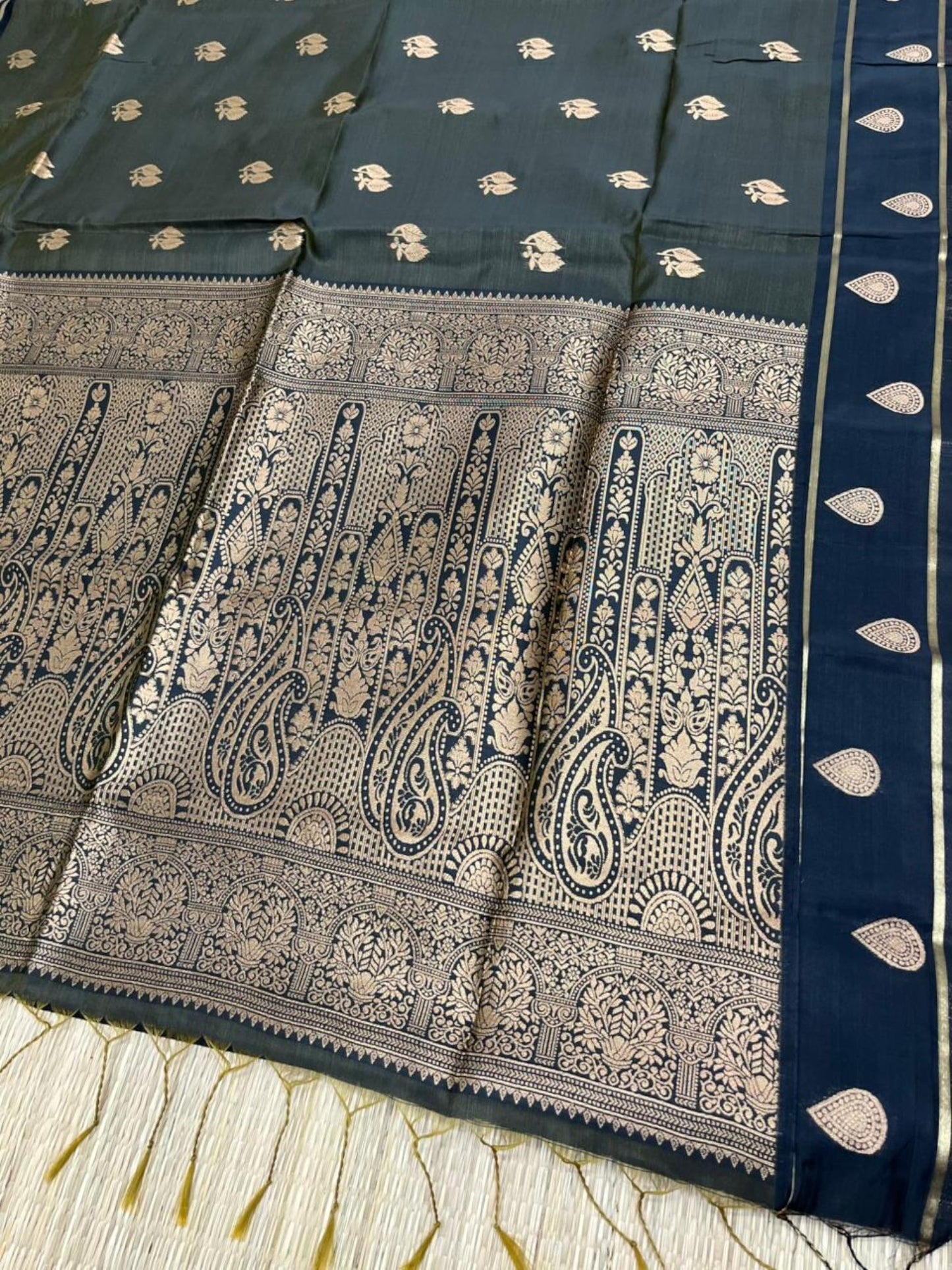 Southloom Semi Soft Silk Saree with Butta Works Across Body And Borders In Green