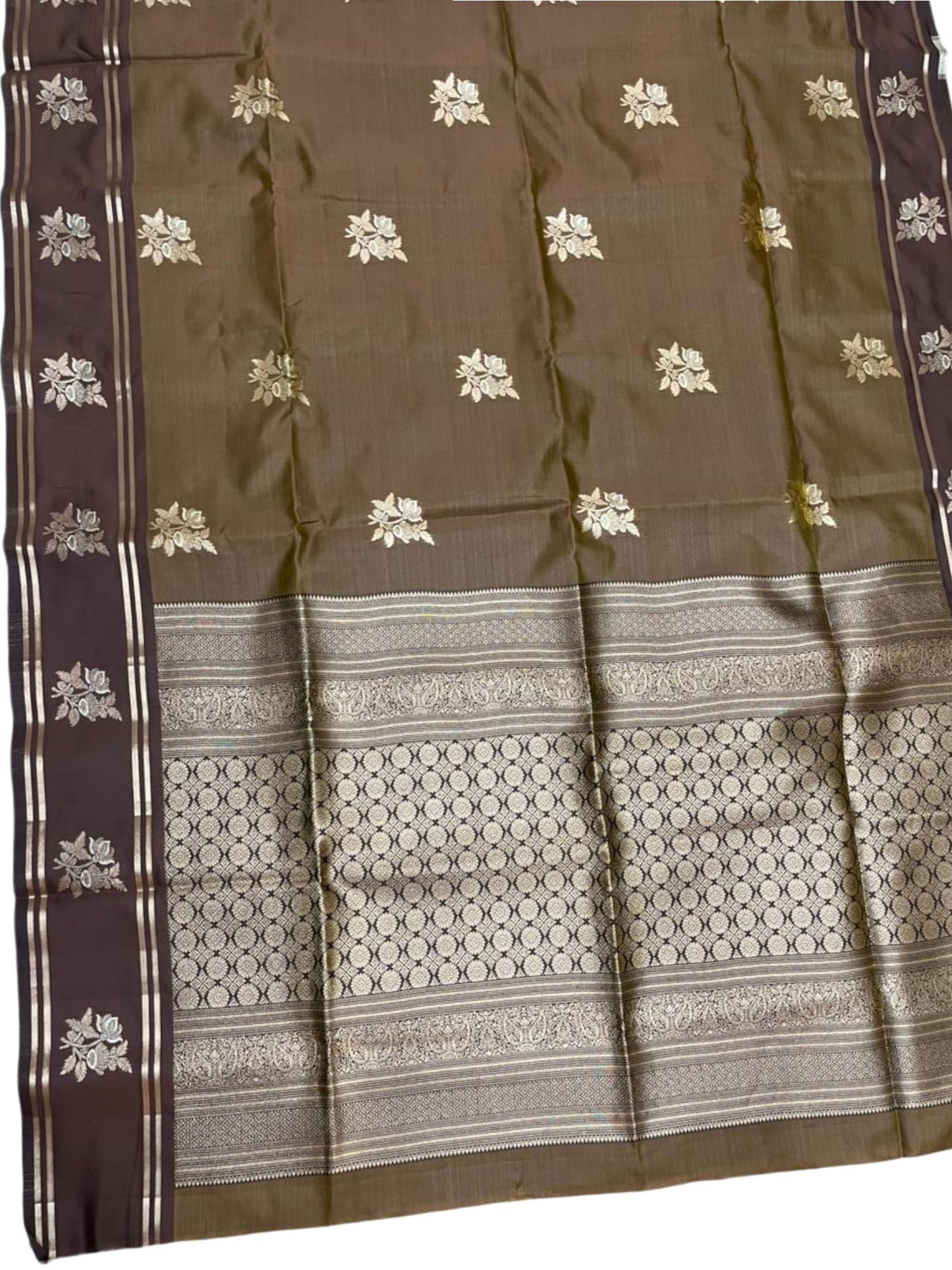 Southloom Semi Soft Silk Saree with Butta Works Across Body And Borders