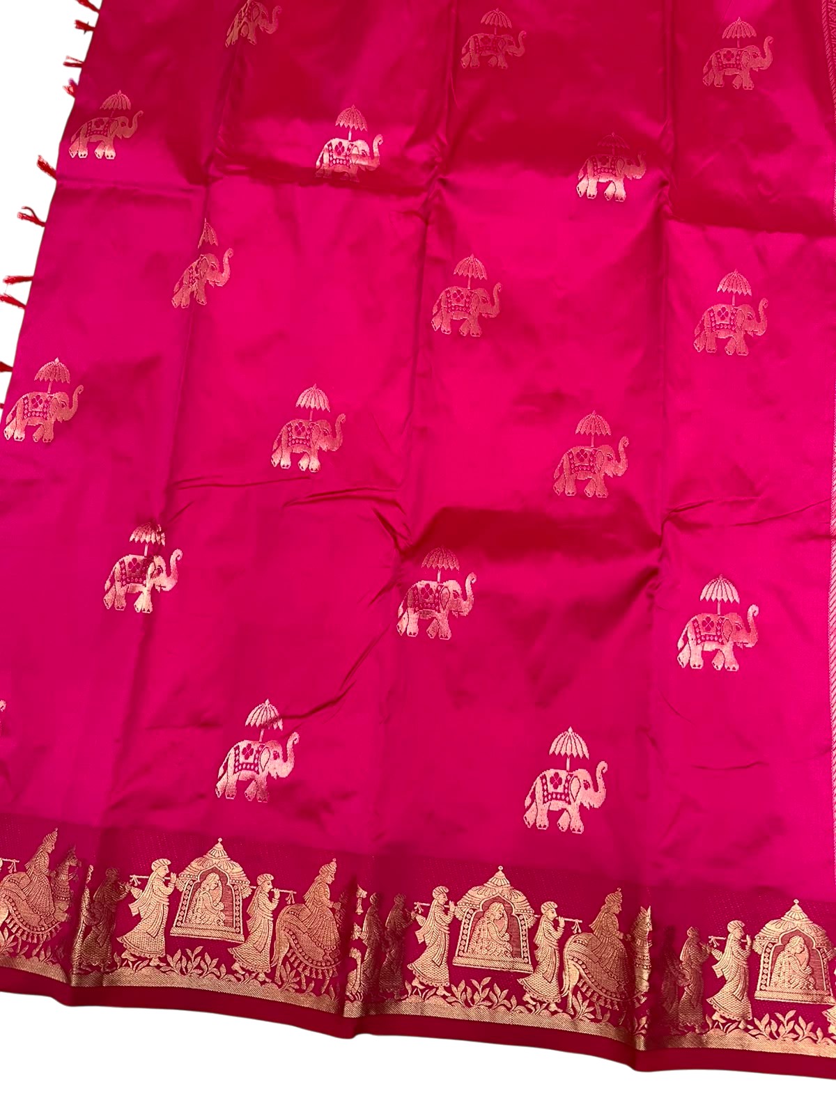 Southloom Silk Saree with Golden Zari Elephant Design On Body And Border in Magenta SL553