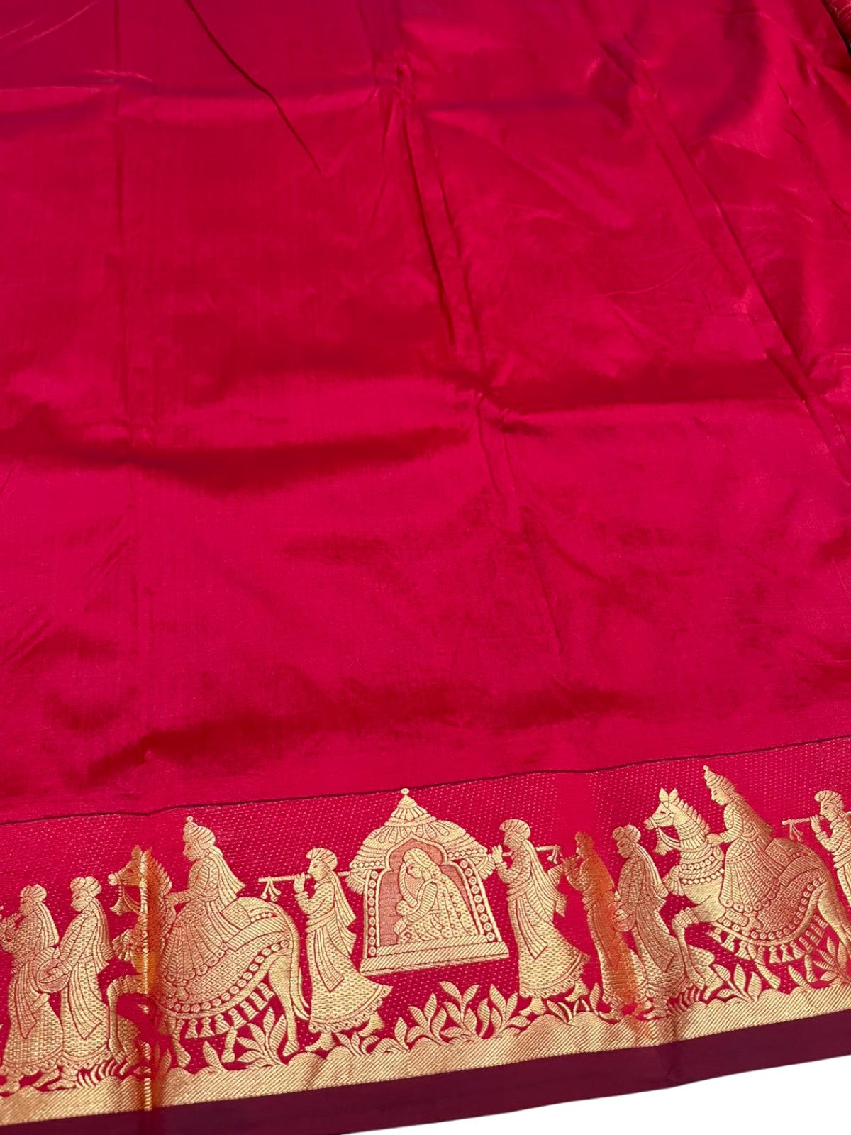 Southloom Silk Saree with Golden Zari Elephant Design On Body And Border in Green SL553