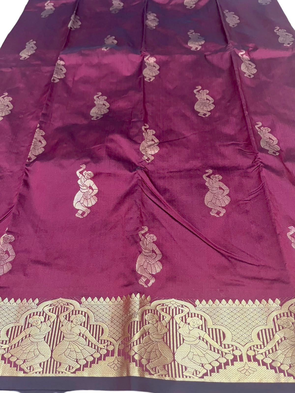 Southloom Silk Saree with Golden Zari Work On Body And Border In Magenta SL554