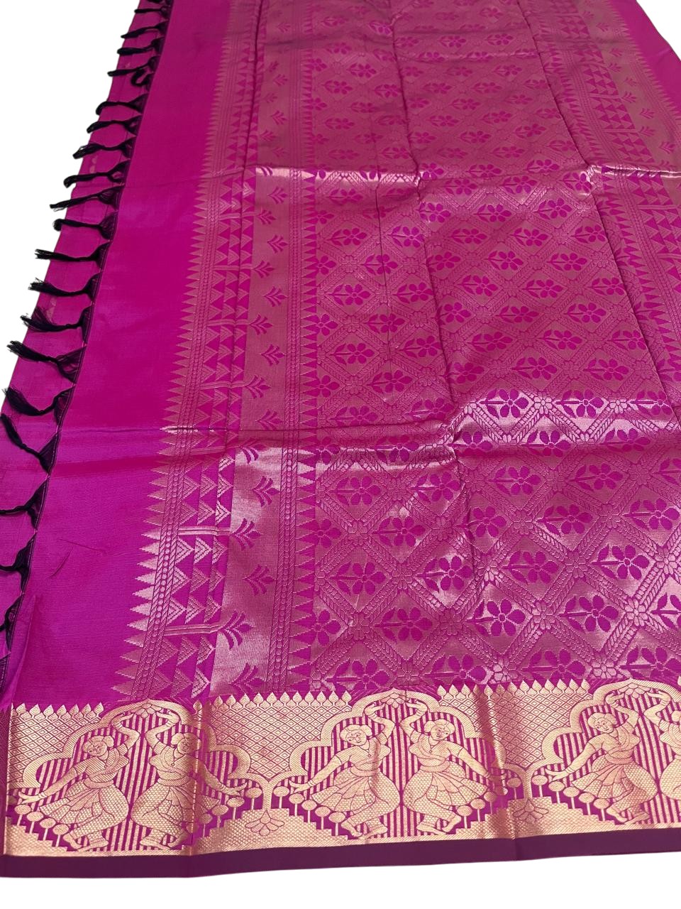 Southloom Silk Saree with Golden Zari Work On Body And Border In Magenta SL554