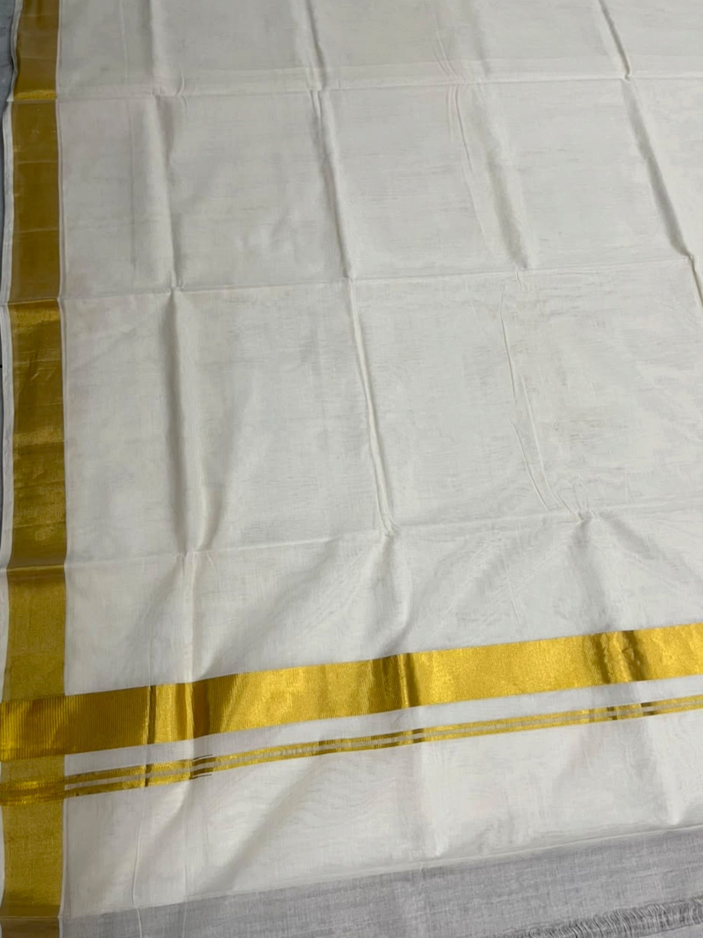 Southloom Super Premium Balaramapuram Handloom Cotton Saree Chutti Kara with Gold Kasavu and Gold Border In 2 Inch