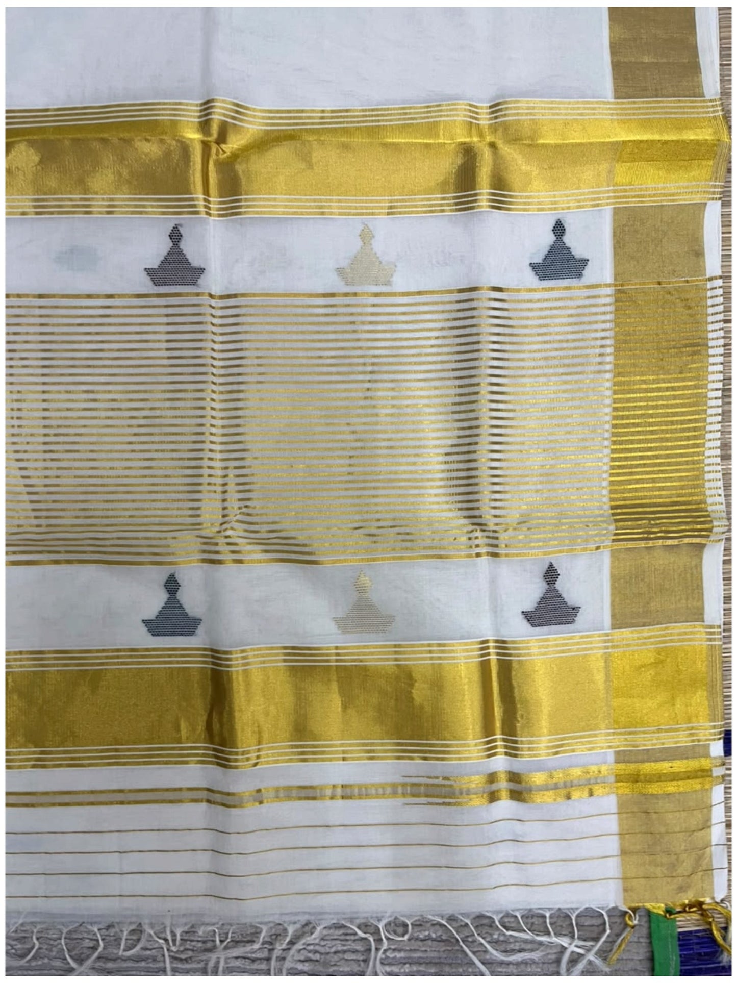 Southloom Super Premium Balaramapuram Handloom Cotton Saree With Butta Works on Body and Vilaku design on pallu