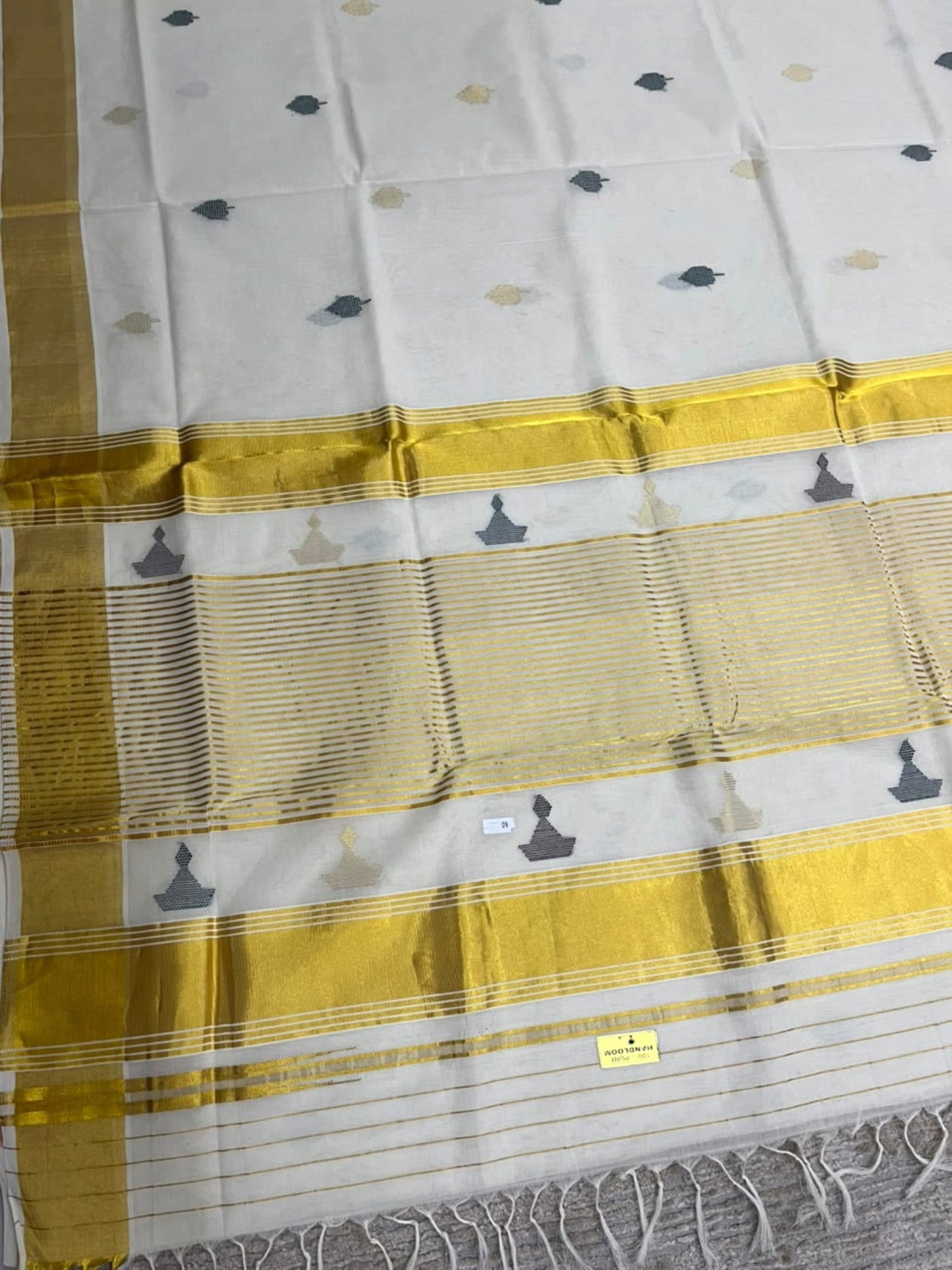 Southloom Super Premium Balaramapuram Handloom Cotton Saree With Butta Works on Body and Vilaku design on pallu