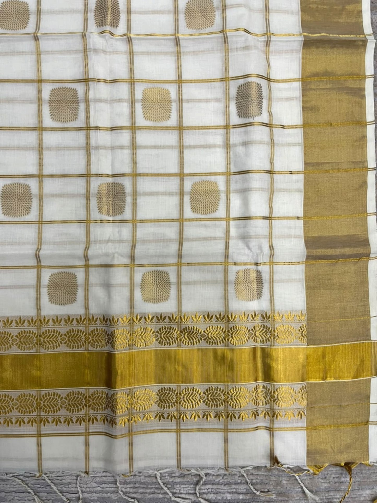 Southloom Super Premium Balaramapuram Handloom Cotton Check Saree With Golden Butta Works on Body and Borders