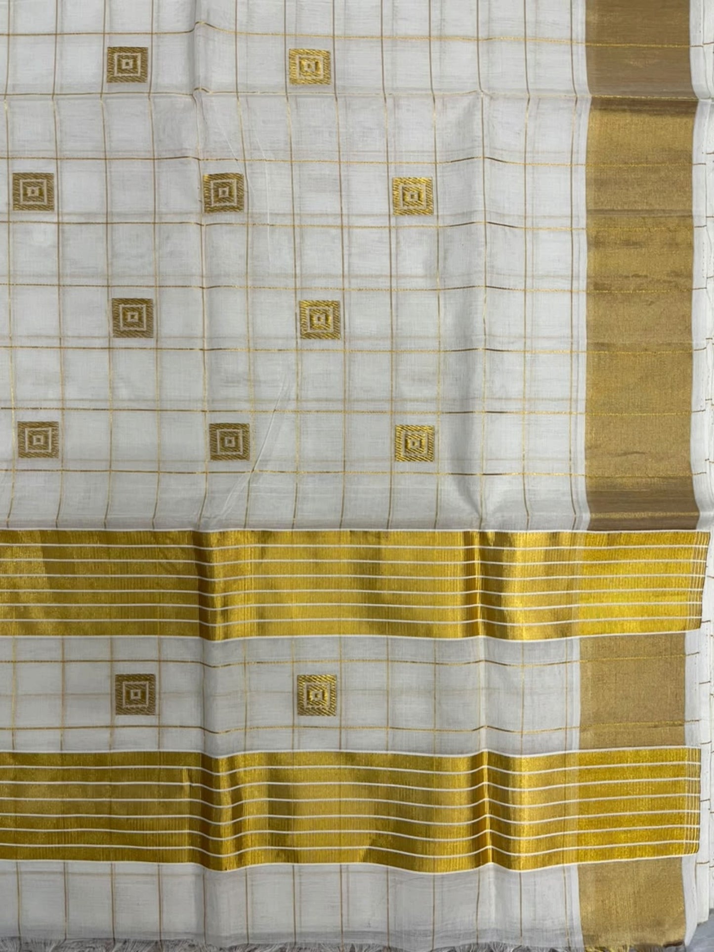 Southloom Super Premium Balaramapuram Handloom Cotton Check Saree With Golden Butta Works on Body and Borders