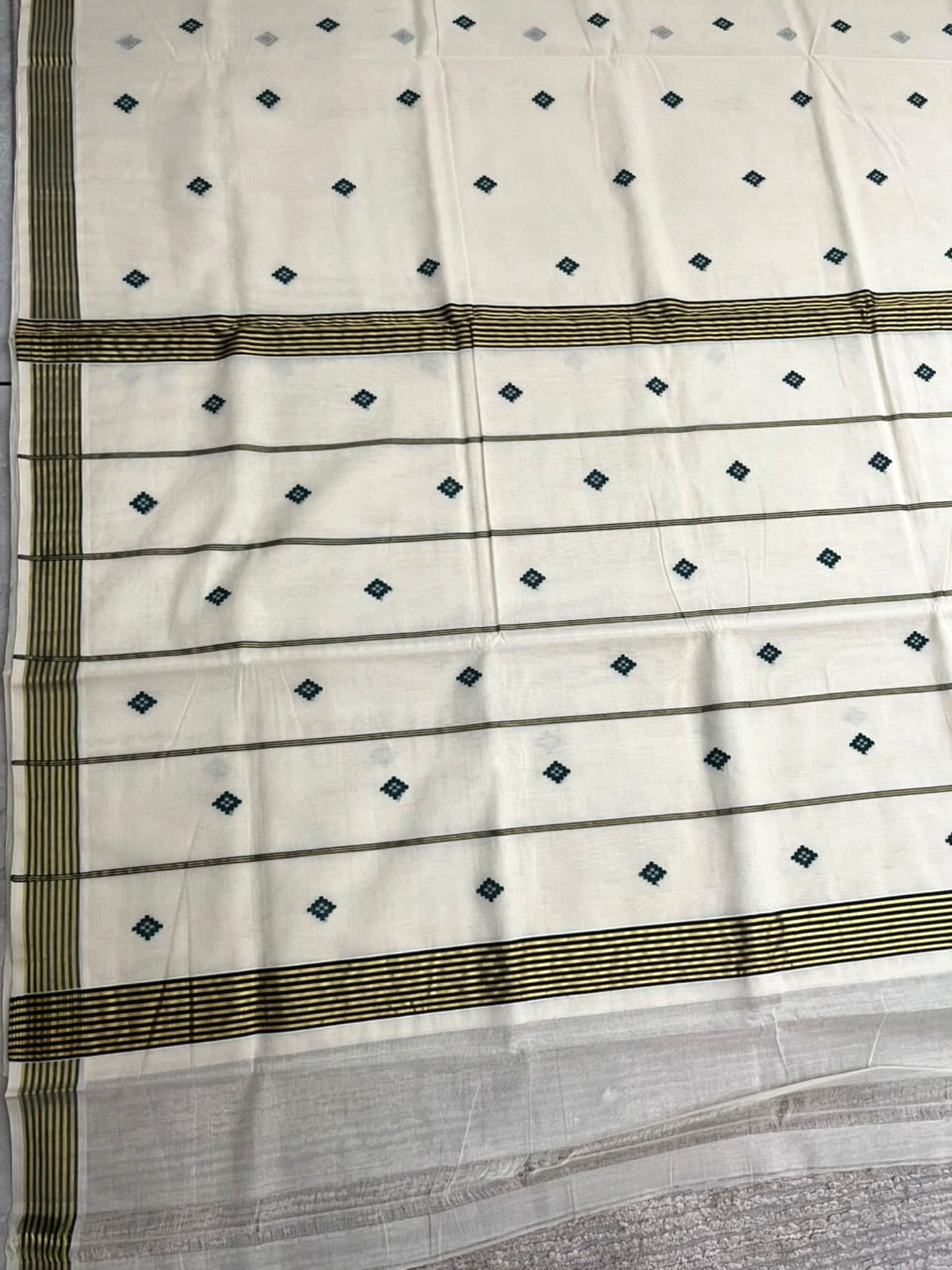 Southloom Super Premium Balaramapuram Handloom Cotton Saree with Green Butta Work on Body on Border