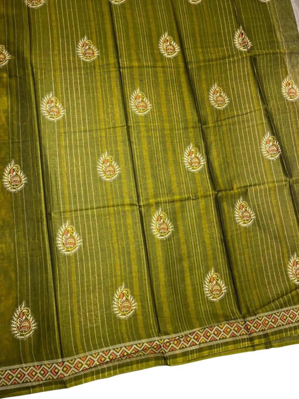 Southloom Muslin Cotton Saree With Floral Prints on the Body and Borders