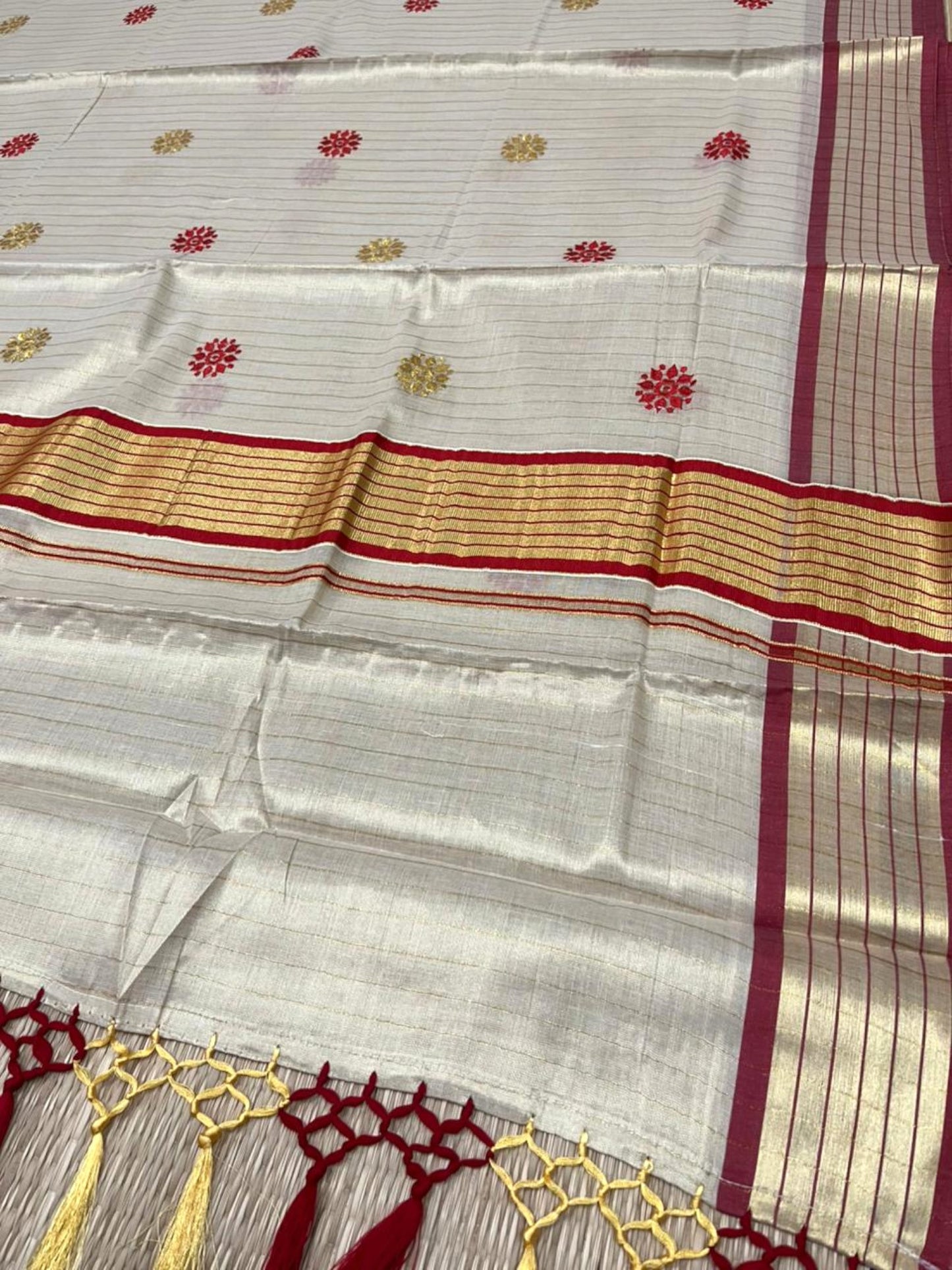 Kerala Tissue Lines Saree With Floral Embroidery Work on The Body SL312