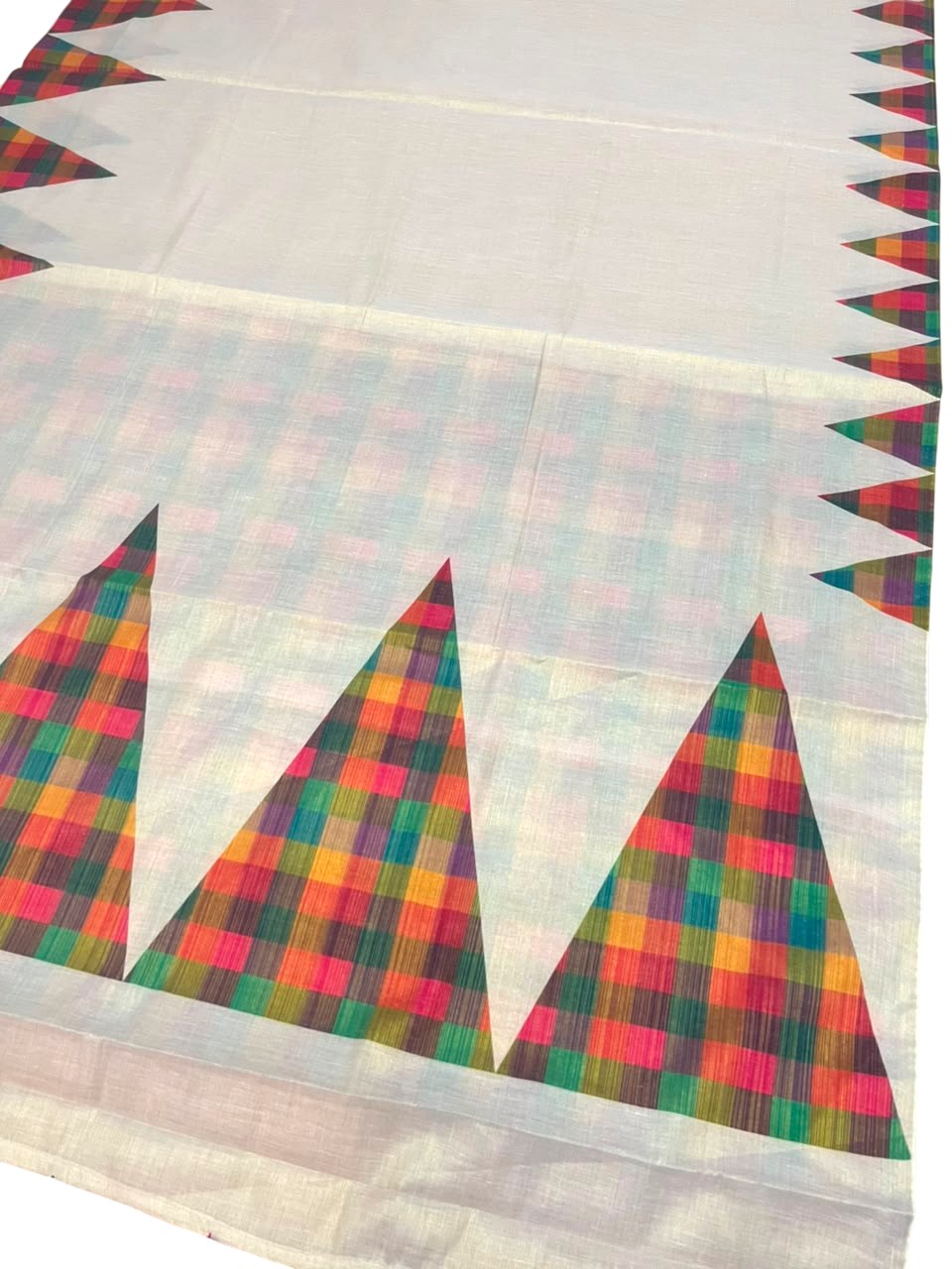 Southloom Kerala Tissue Madras Check Design And Temple Border on the Body WIth Tussles SL551