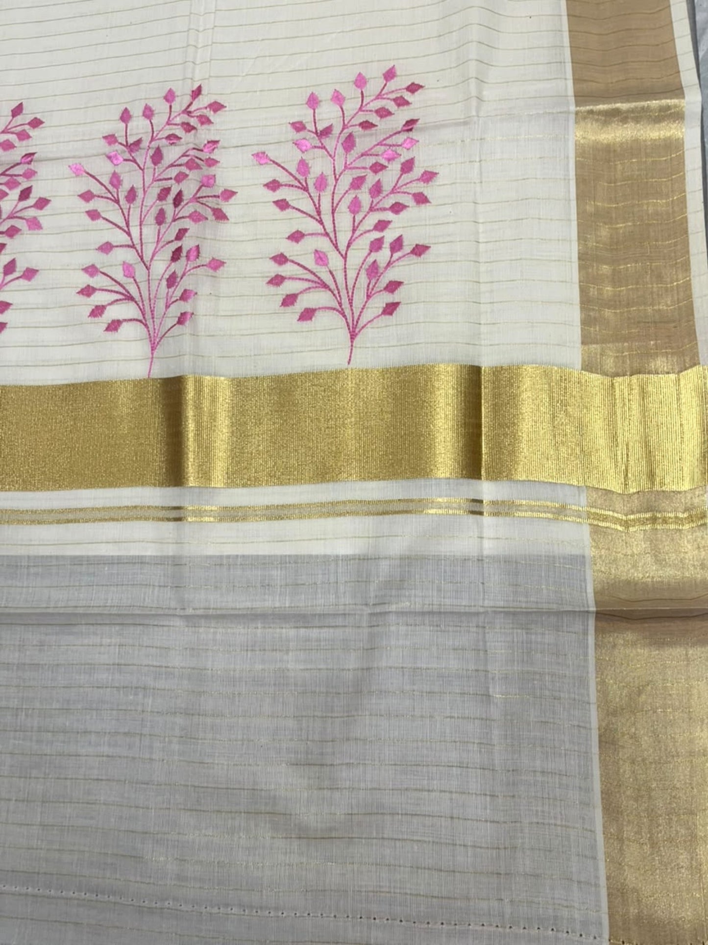 Kerala Southloom Cotton Lines Saree With Pink Embroidery Design & Kasavu Border SL135