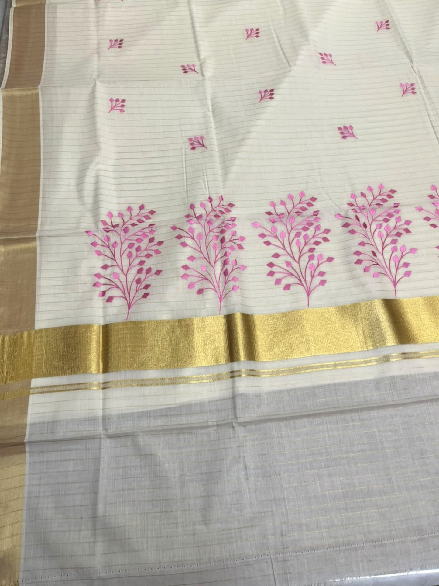 Kerala Southloom Cotton Lines Saree With Pink Embroidery Design & Kasavu Border SL135