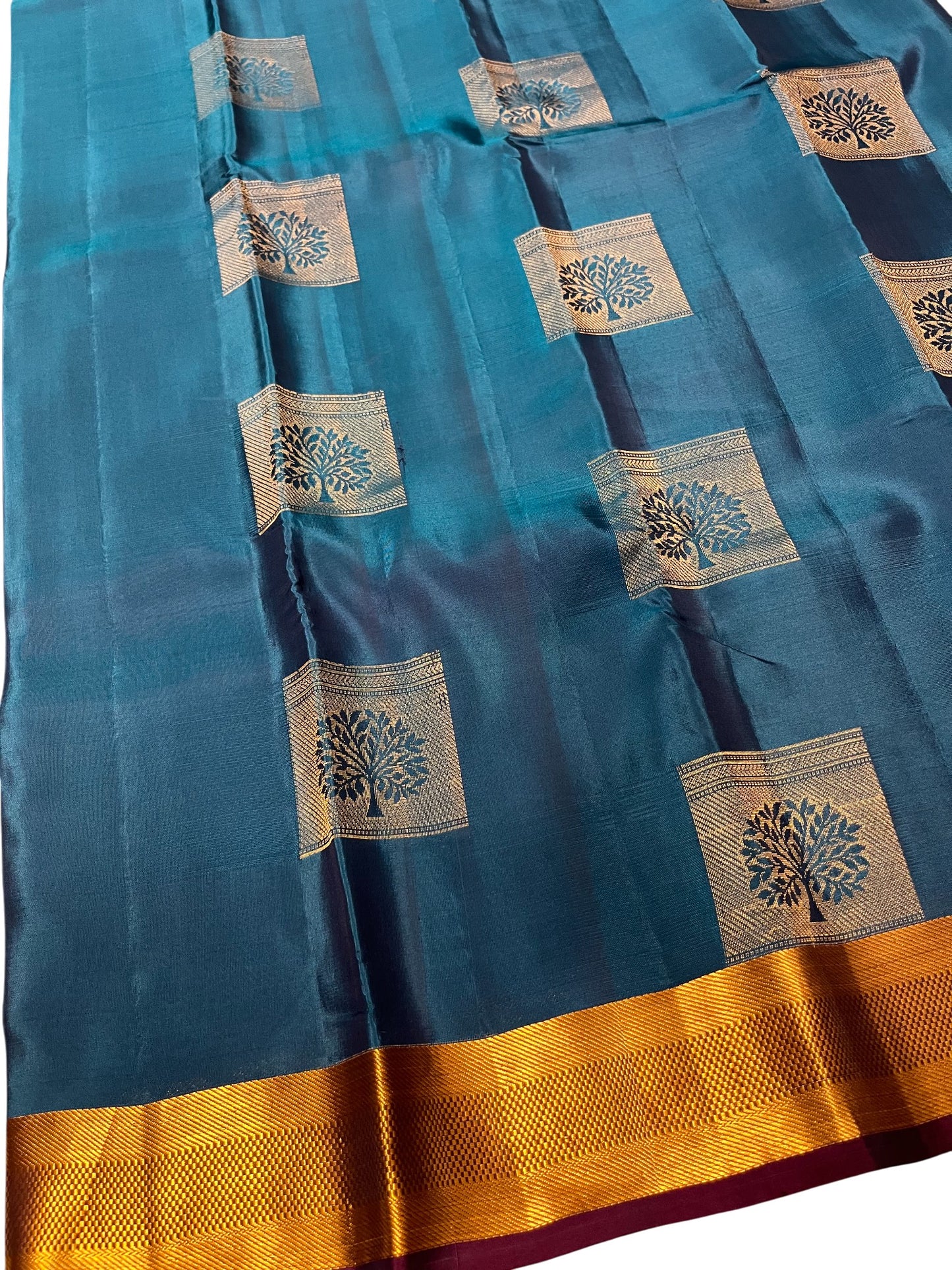 Southloom Pure Handloom Kanchipuram Silk Saree with Butta Work (Blue & Violet)