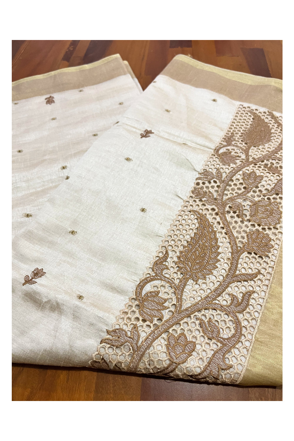 Southloom Off White Thread Work Cotton Saree with Hacoba Floral Designs on Munthani