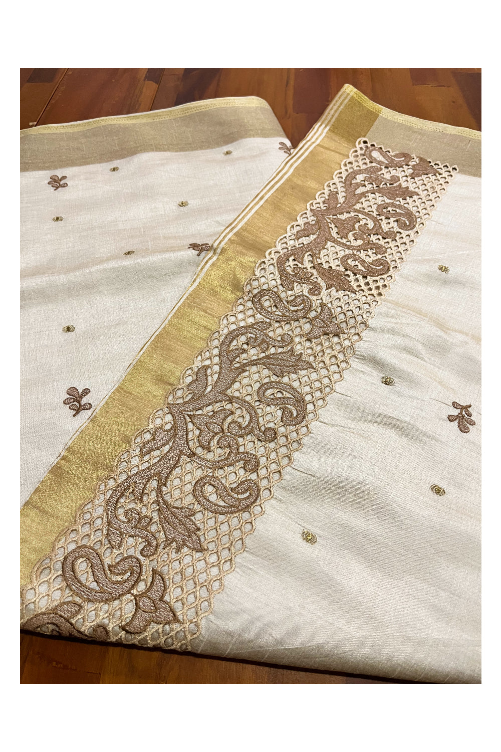 Southloom Off White Thread Work Cotton Saree with Hacoba Designs on Munthani