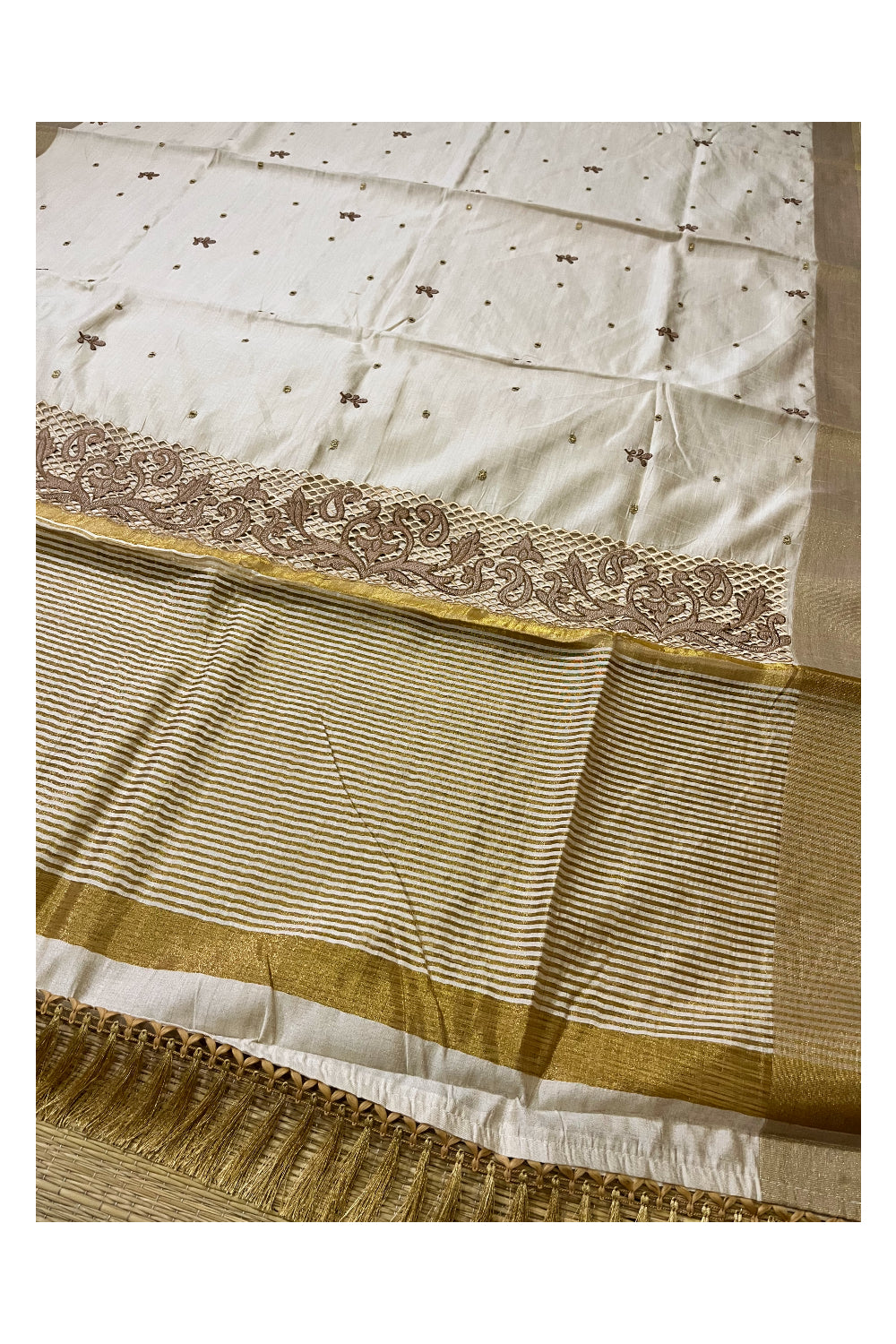 Southloom Off White Thread Work Cotton Saree with Hacoba Designs on Munthani