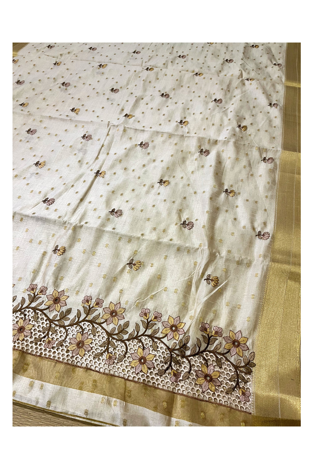 Southloom Off White Thread Work Cotton Saree with Hacoba Floral Designs on Munthani