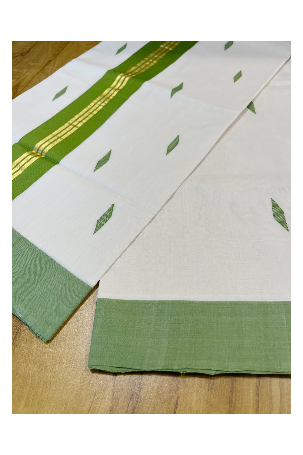 Southloom Premium Balaramapuram Unakkupaavu Handloom Cotton Butta Saree with Kasavu and Green Border