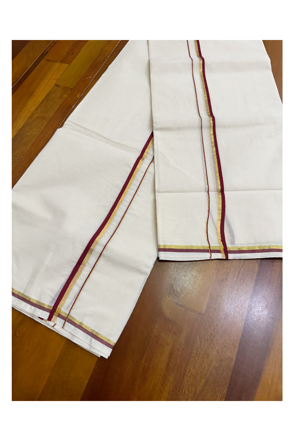 Kerala Cotton Puliyilakkara Set Mundu (Mundum Neriyathum) with 0.5 inch Kasavu and Maroon Border 2.80 Mtrs