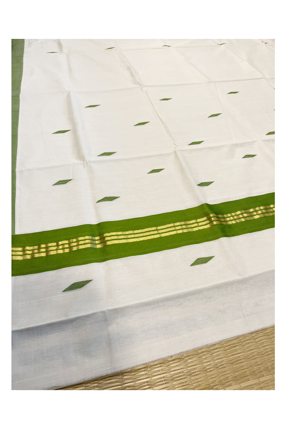 Southloom Premium Balaramapuram Unakkupaavu Handloom Cotton Butta Saree with Kasavu and Green Border