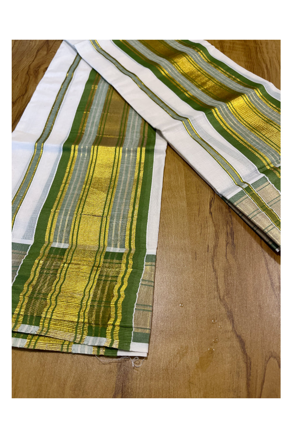 Kerala Cotton Mundum Neriyathum Single (Set Mundu) with Green and Kasavu Border (2.80 M Neriyathu) And Matching Blouse Piece