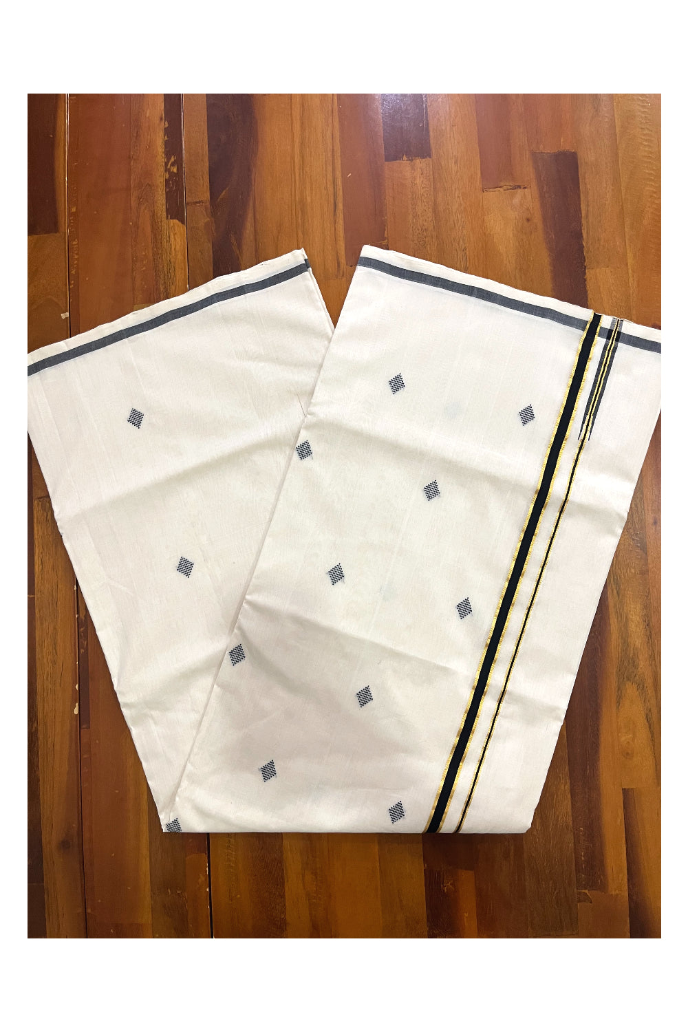 Southloom Premium Balaramapuram Unakkupaavu Handloom Cotton Butta Saree with Black Puliyilakkara Chutti Kasavu Border