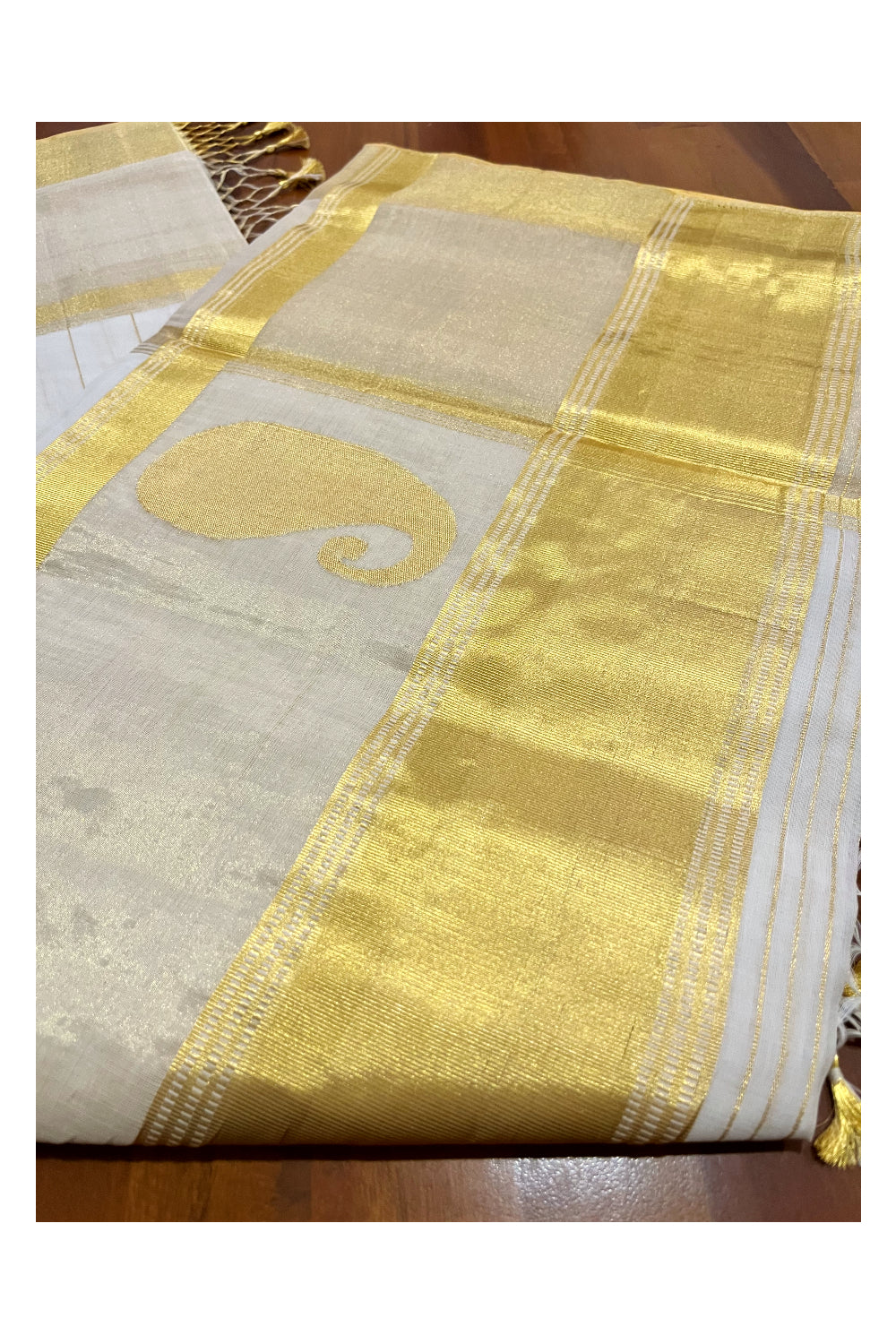 Southloom™ Balaramapuram Premium Handloom Kasavu Tissue Saree with Handwoven Paisley Designs