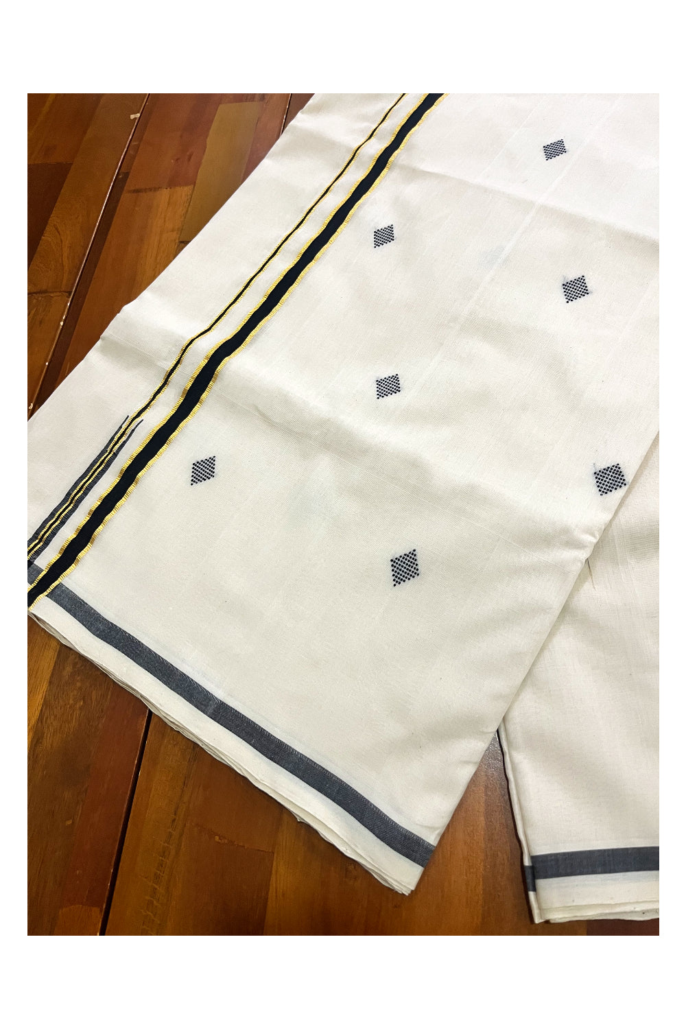 Southloom Premium Balaramapuram Unakkupaavu Handloom Cotton Butta Saree with Black Puliyilakkara Chutti Kasavu Border